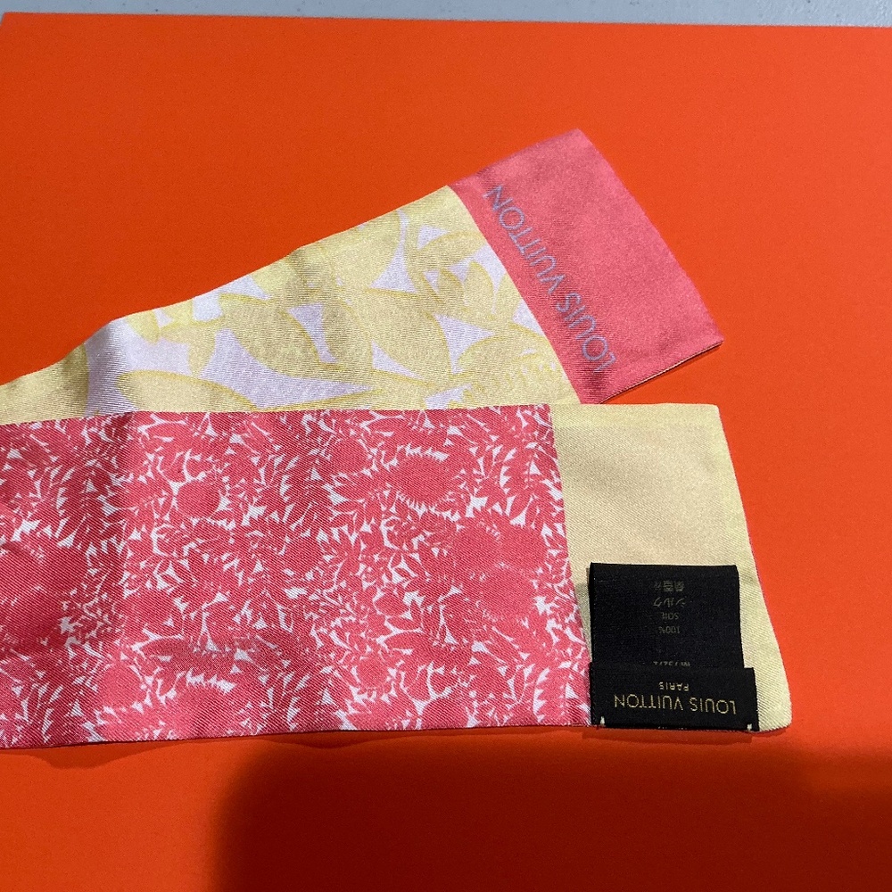 Louis Vuitton silk twilly - Picture 7 of 7